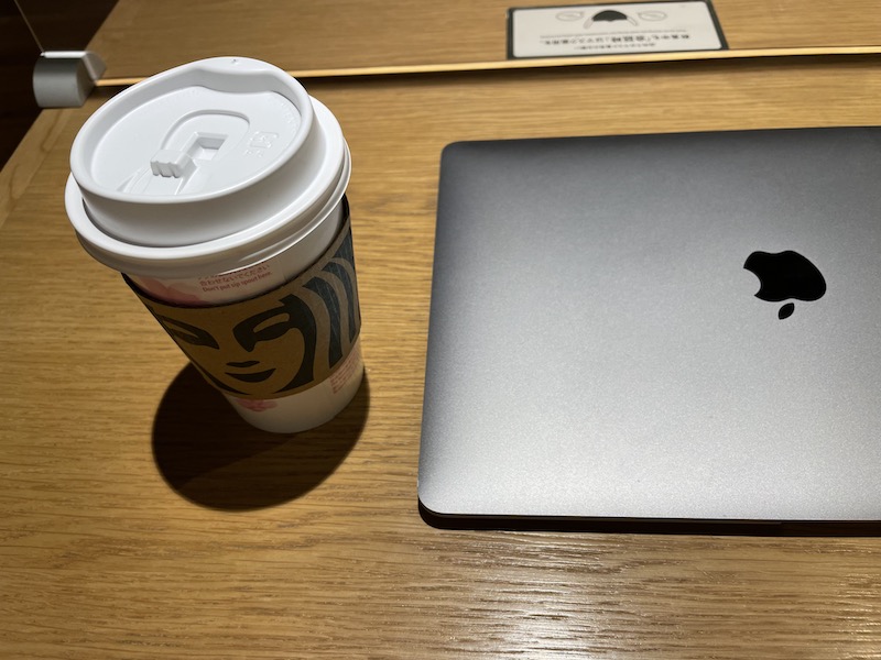 MacBook Airとコーヒー